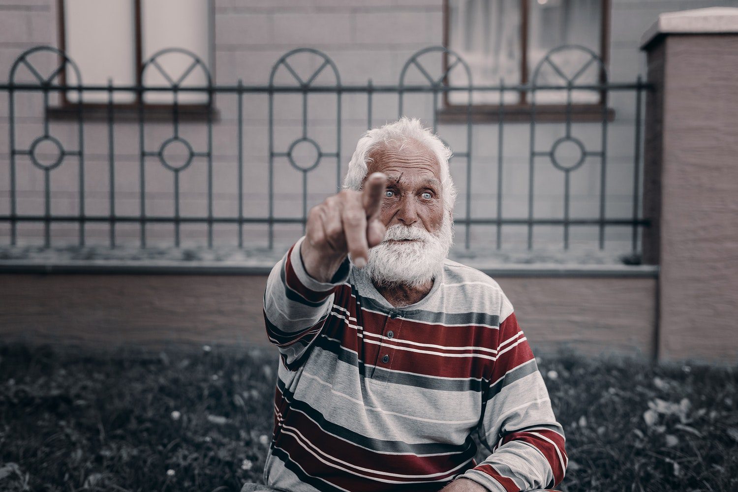 Grandad quotes in russian. старики. I found photo of your grandfather. 2090 год фото. я нашел! фото.
